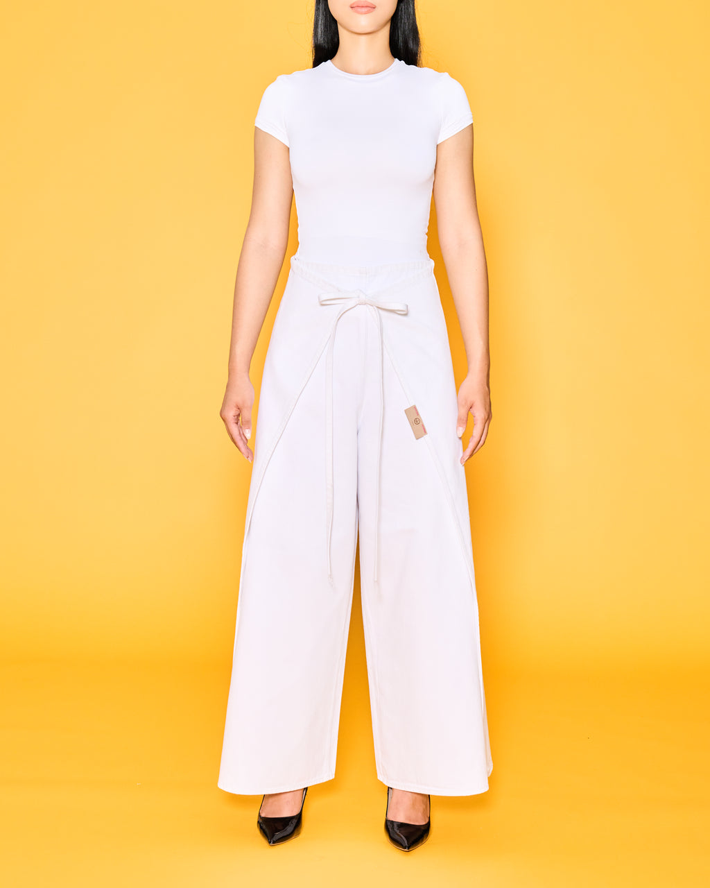 THE SEA WHITE · SARONG