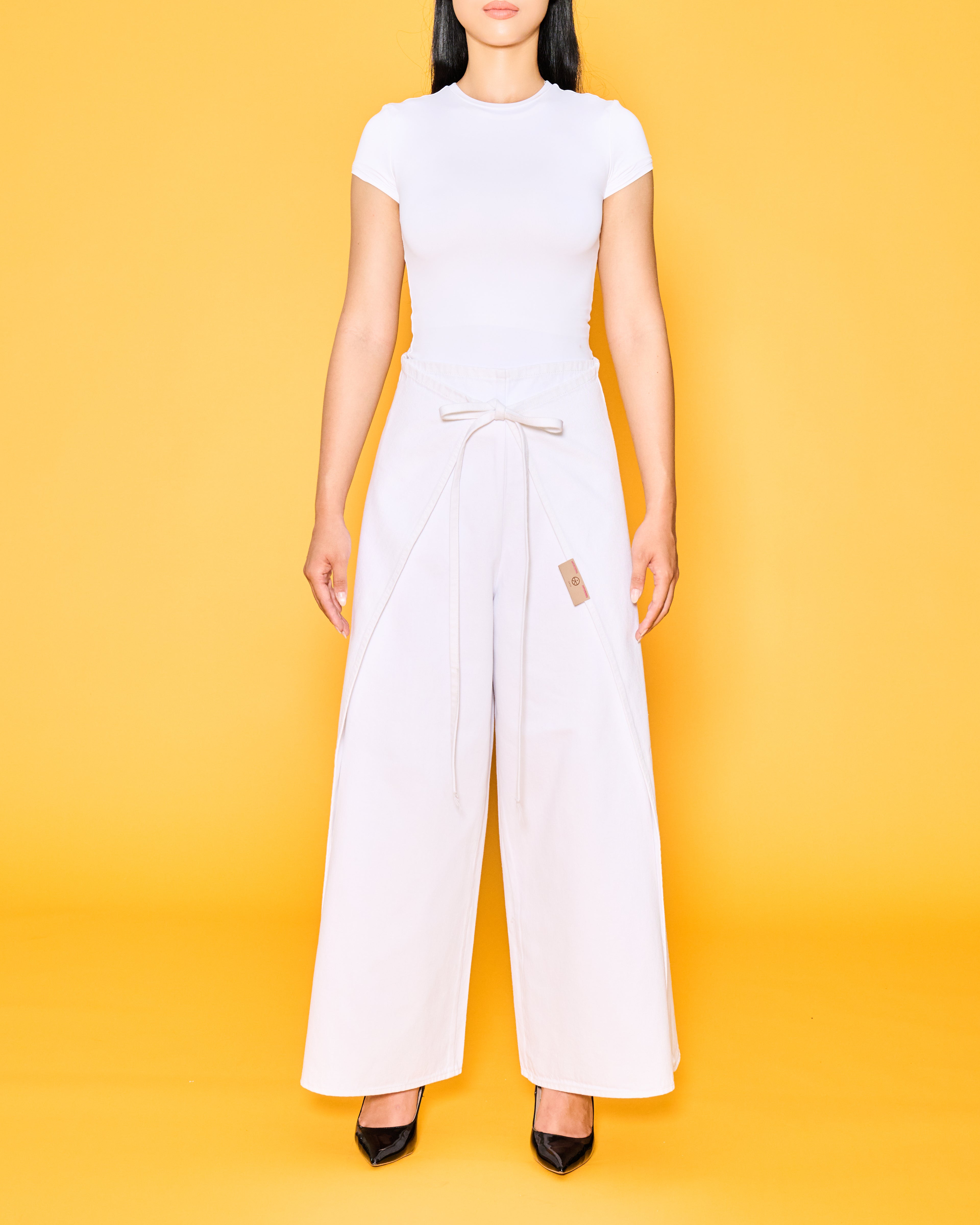 THE SEA WHITE · SARONG