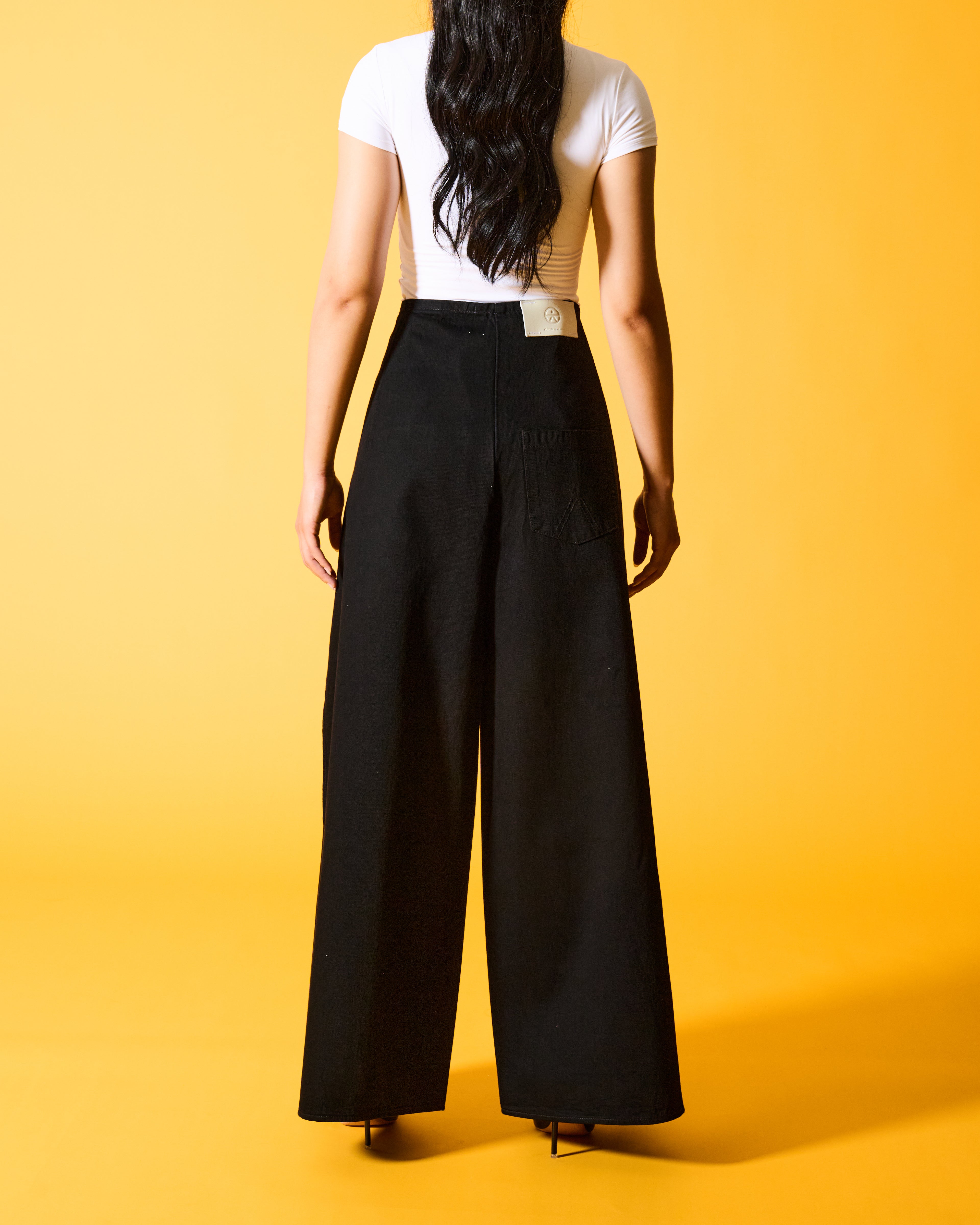 THE SEA BLACK · SARONG