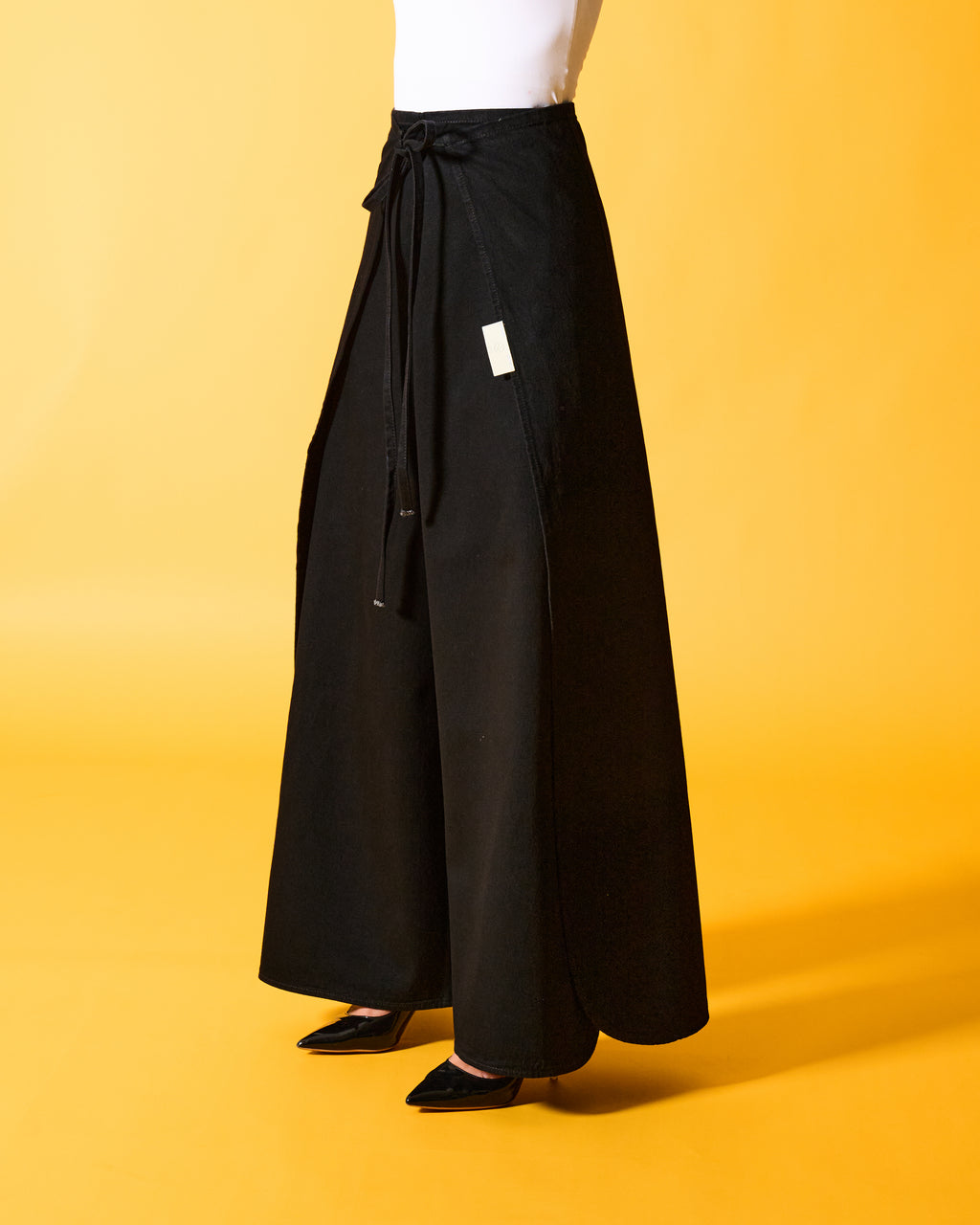 THE SEA BLACK · SARONG