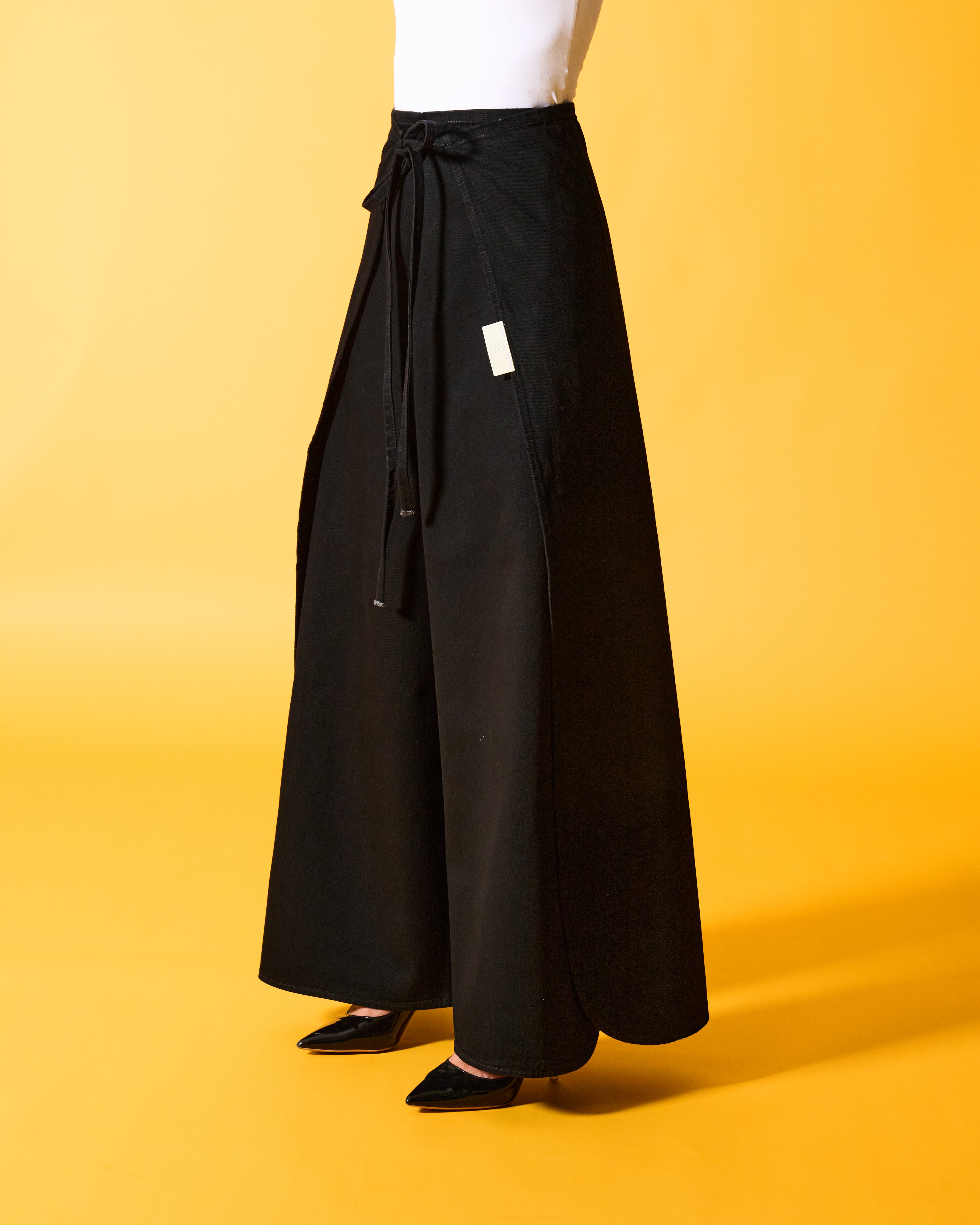 THE SEA BLACK · SARONG